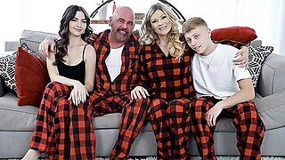 Serena Hill And Ellie Tay Are Enjoying Intensive Foursome