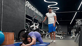 Brazzers: Natalys Tight & Wet Tights At The Gym