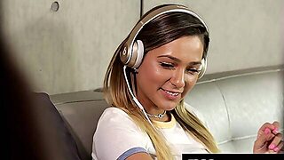 1000Facials - Hot Chick Sucks My Penis While Listening Music - Ricky Johnson